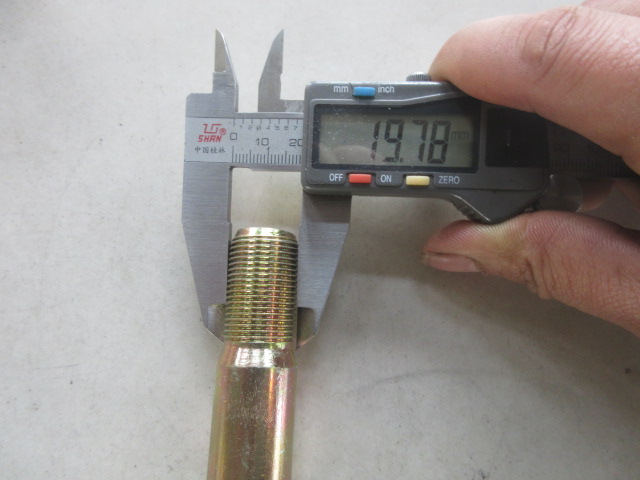 Шпилька колеса с гайкой 250300312/250300296 XCMG Шпилька колеса с гайкой 250300312/250300296 XCMG